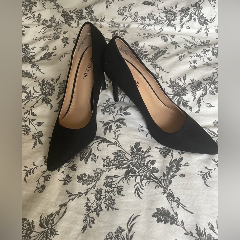 JUST FAB BLACK PUMPS